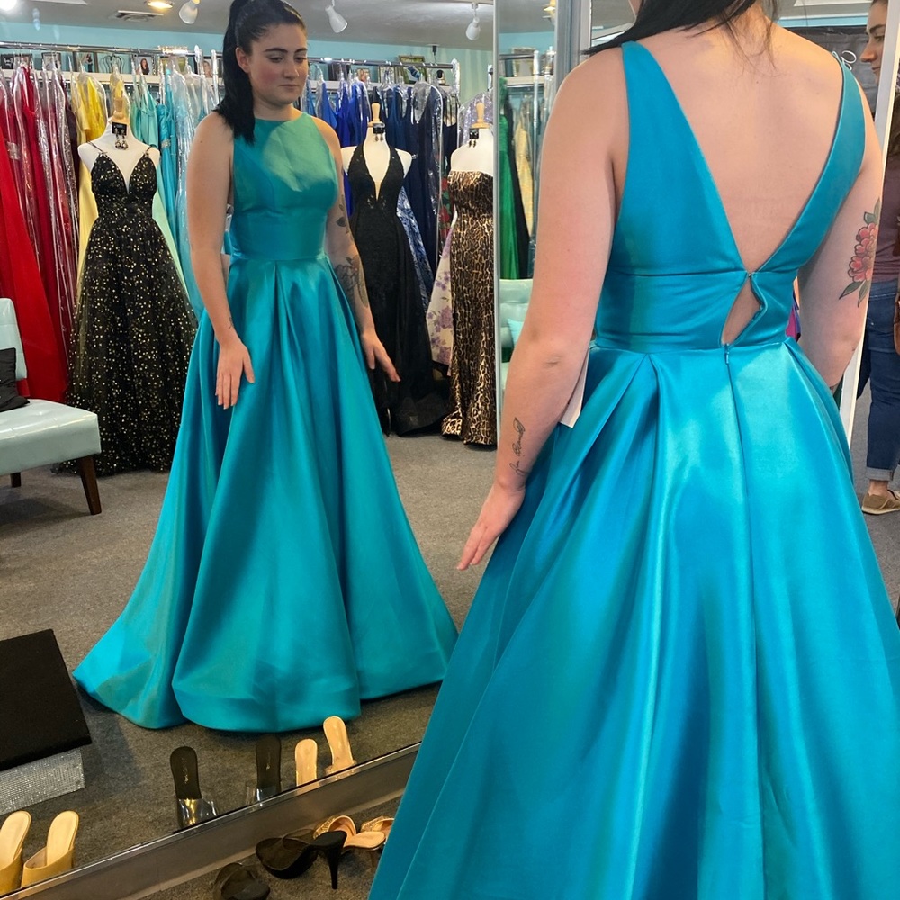 Sherri Hill Dress - Picture 7 of 8